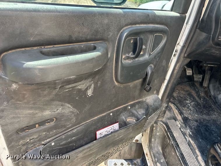 image for item DX8979 2003 Chevrolet C4500 box truck