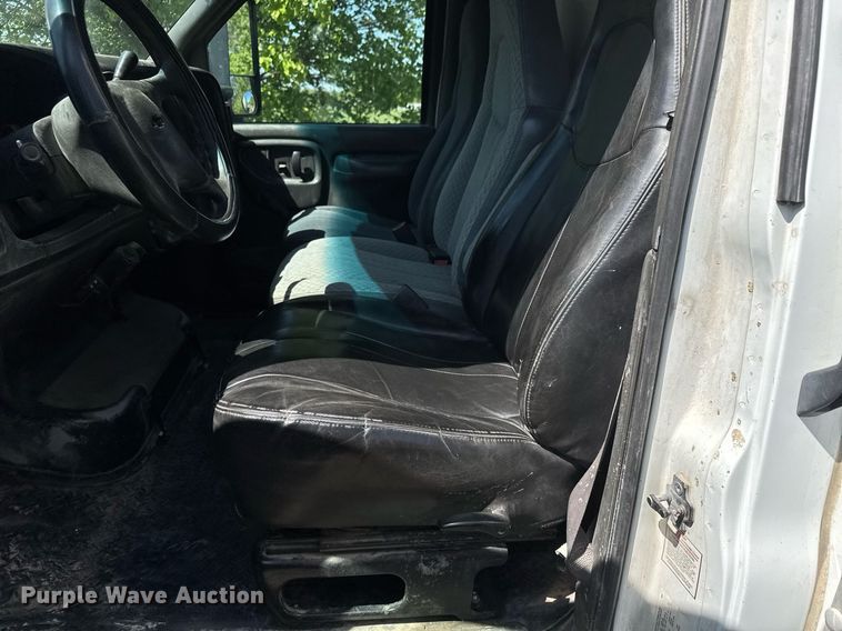 image for item DX8979 2003 Chevrolet C4500 box truck