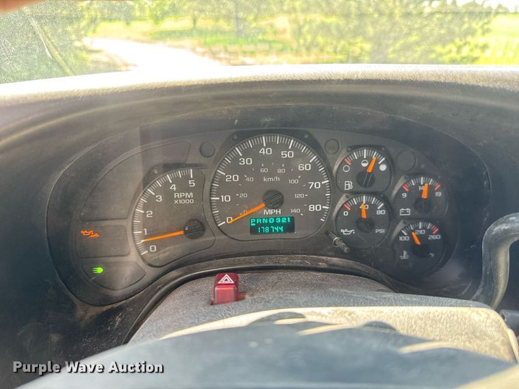 image for item DX8979 2003 Chevrolet C4500 box truck