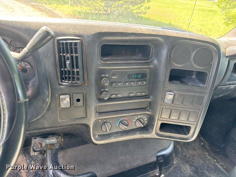 image for item DX8979 2003 Chevrolet C4500 box truck