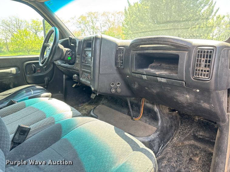 image for item DX8979 2003 Chevrolet C4500 box truck