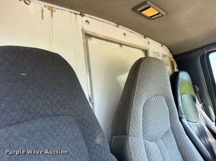 image for item DX8979 2003 Chevrolet C4500 box truck