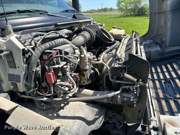 image for item DX8979 2003 Chevrolet C4500 box truck