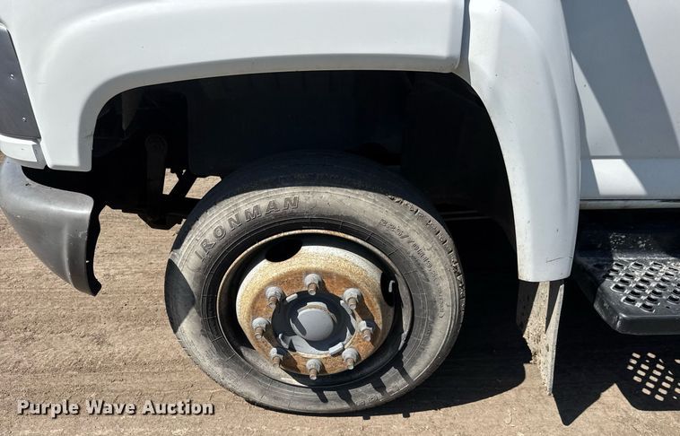 image for item DX8979 2003 Chevrolet C4500 box truck