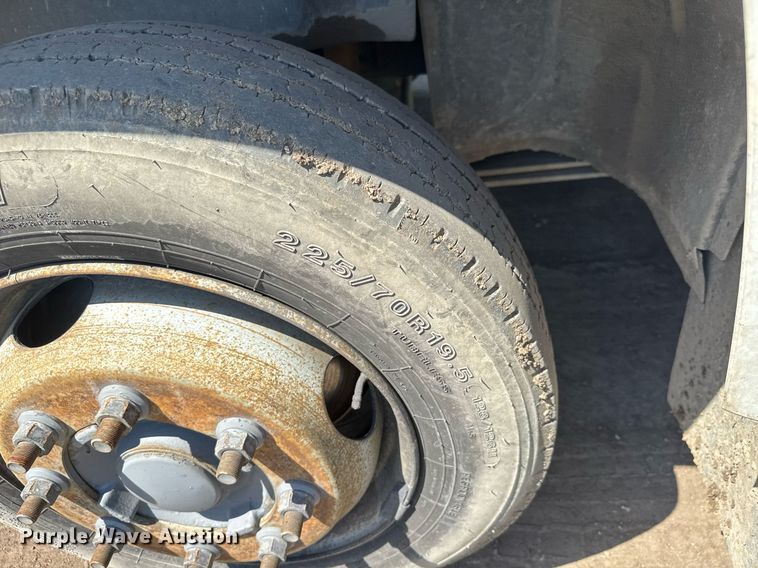 image for item DX8979 2003 Chevrolet C4500 box truck