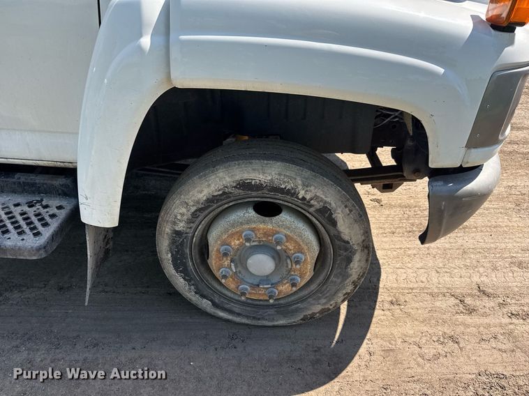 image for item DX8979 2003 Chevrolet C4500 box truck