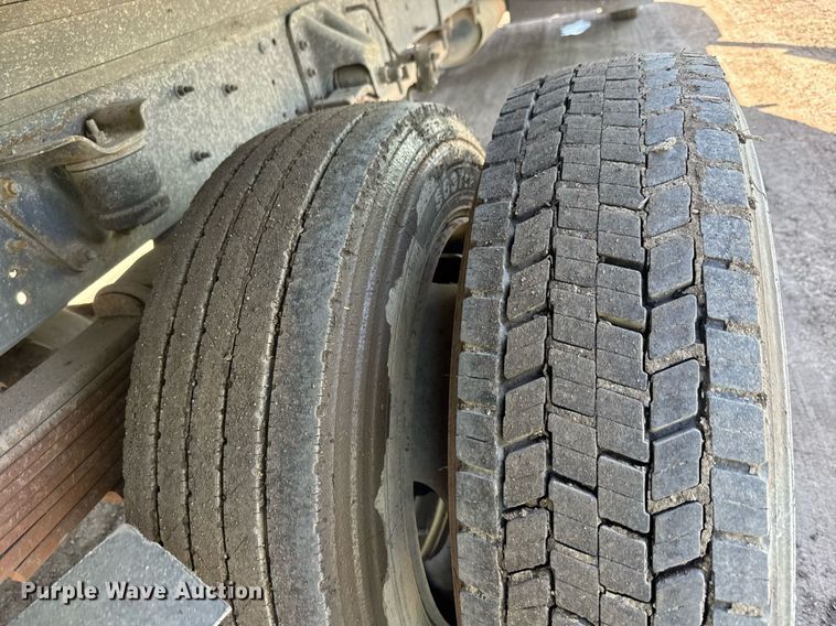 image for item DX8979 2003 Chevrolet C4500 box truck