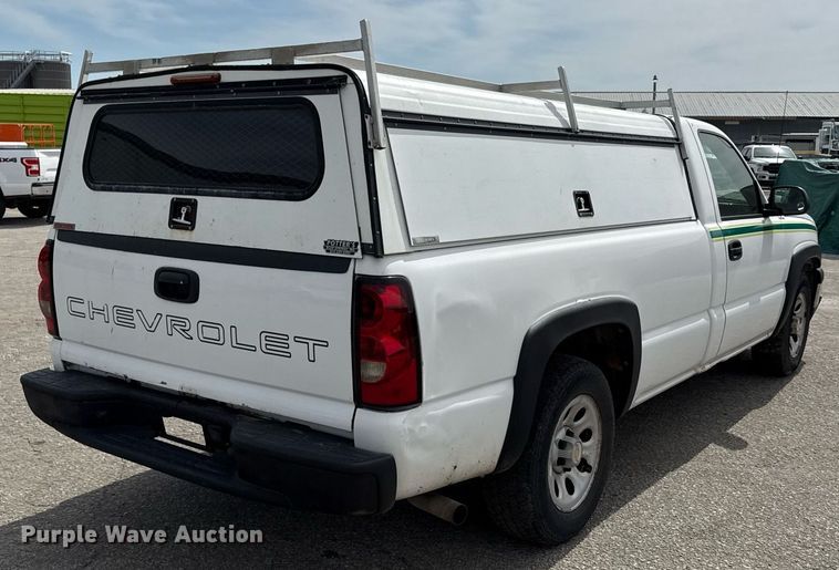 image for item DZ4026 2005 Chevrolet Silverado 1500 pickup truck