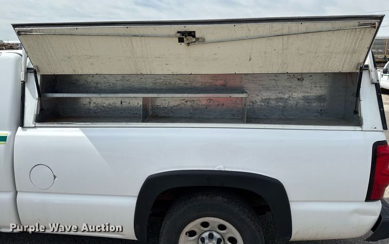 image for item DZ4026 2005 Chevrolet Silverado 1500 pickup truck