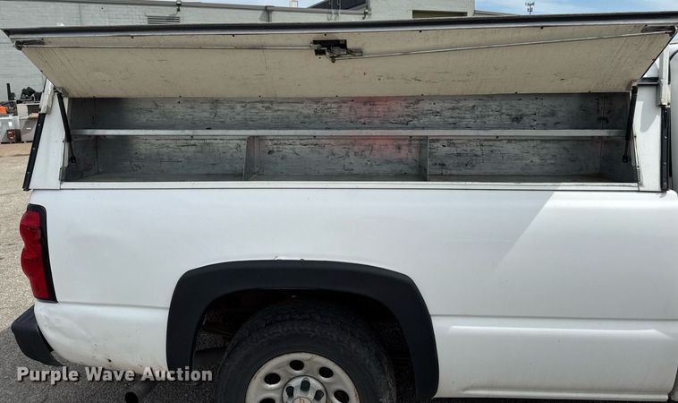 image for item DZ4026 2005 Chevrolet Silverado 1500 pickup truck