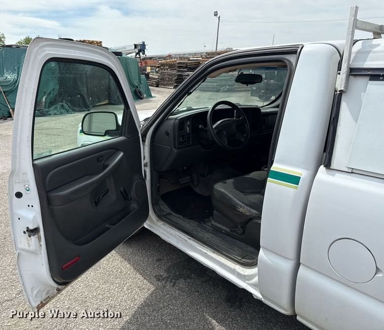 image for item DZ4026 2005 Chevrolet Silverado 1500 pickup truck