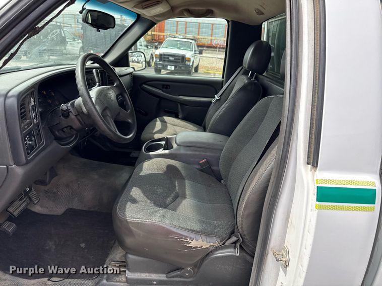 image for item DZ4026 2005 Chevrolet Silverado 1500 pickup truck