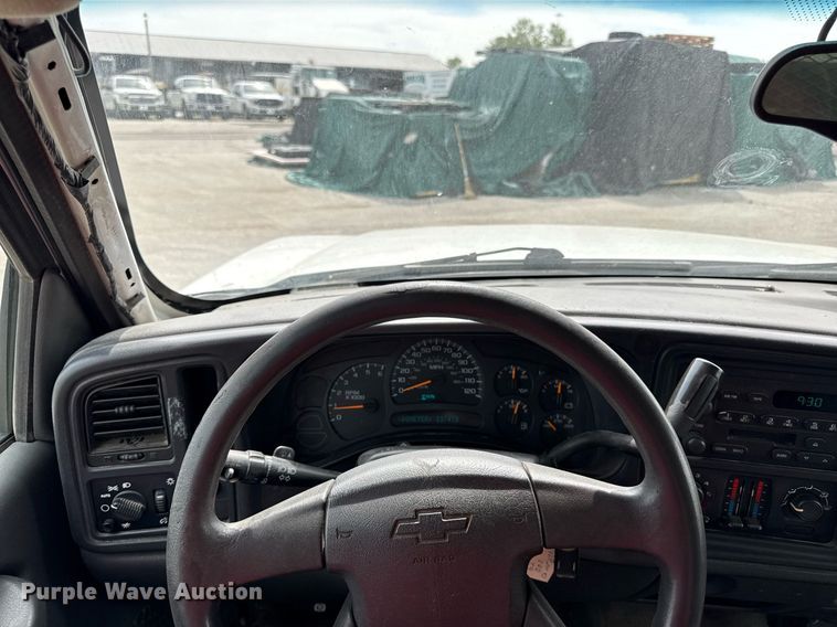 image for item DZ4026 2005 Chevrolet Silverado 1500 pickup truck