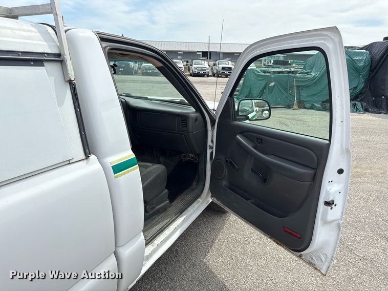 image for item DZ4026 2005 Chevrolet Silverado 1500 pickup truck