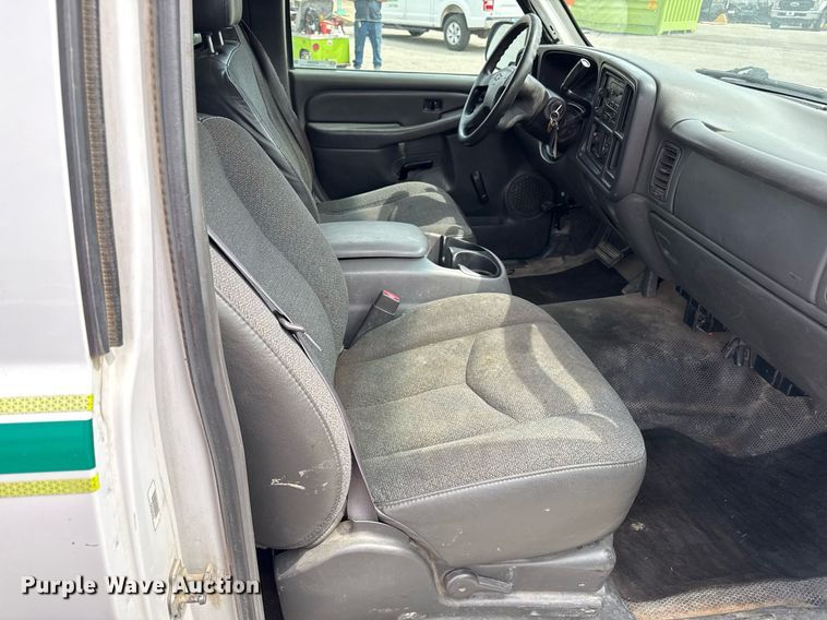 image for item DZ4026 2005 Chevrolet Silverado 1500 pickup truck