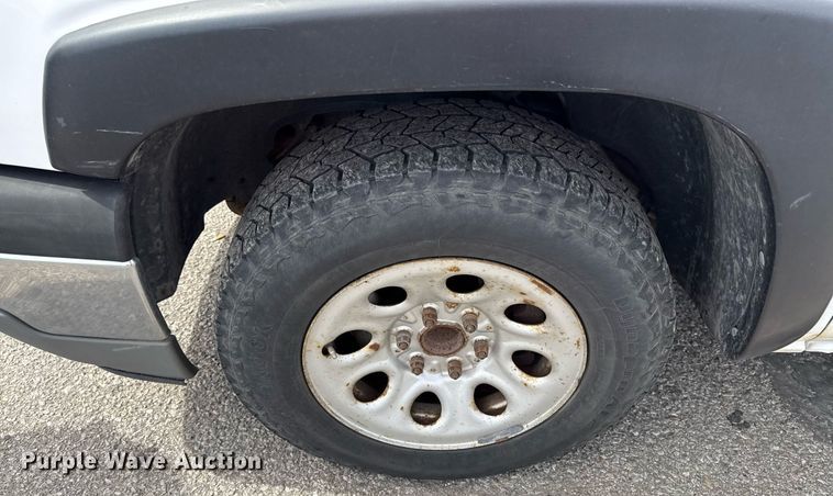 image for item DZ4026 2005 Chevrolet Silverado 1500 pickup truck