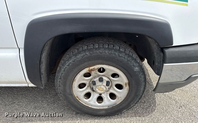 image for item DZ4026 2005 Chevrolet Silverado 1500 pickup truck