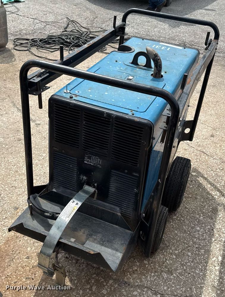 image for item DZ4028 Miller Bobcat 250 welder/generator