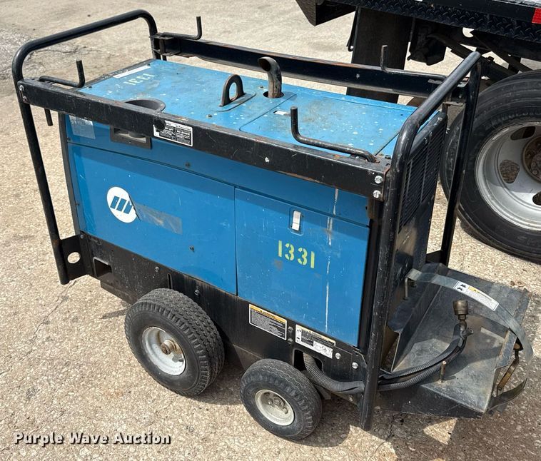 image for item DZ4028 Miller Bobcat 250 welder/generator