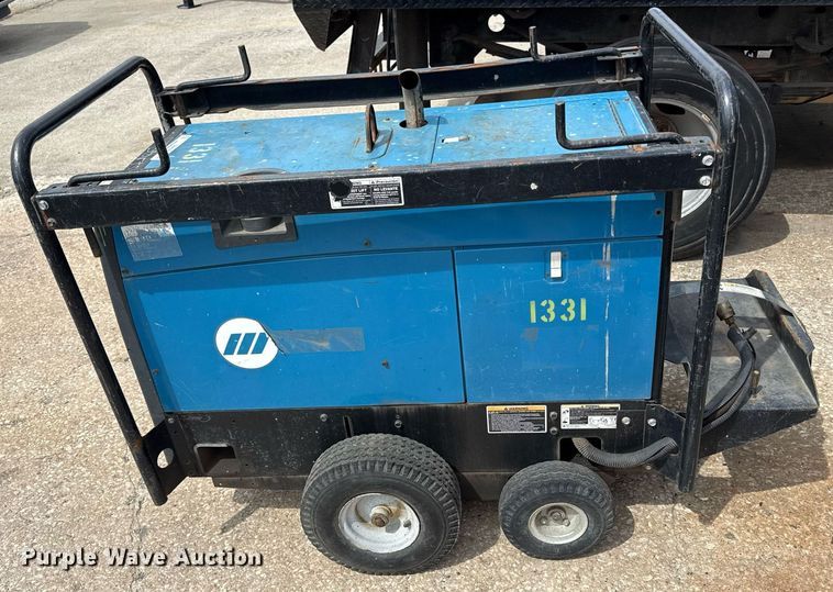 image for item DZ4028 Miller Bobcat 250 welder/generator