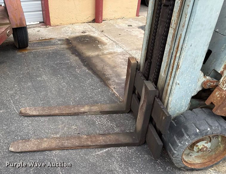 image for item DZ4030 Clark C500-45 forklift