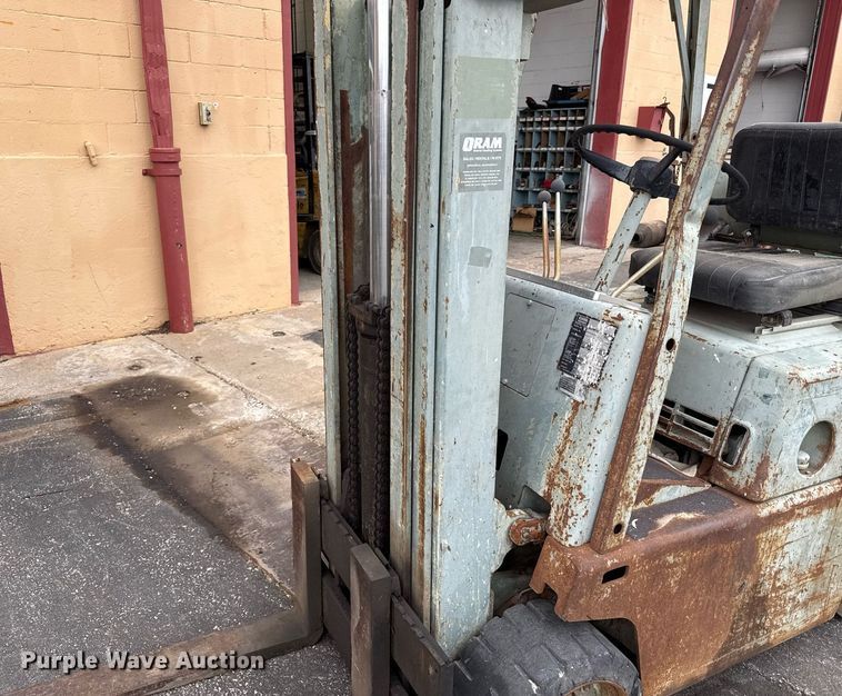 image for item DZ4030 Clark C500-45 forklift