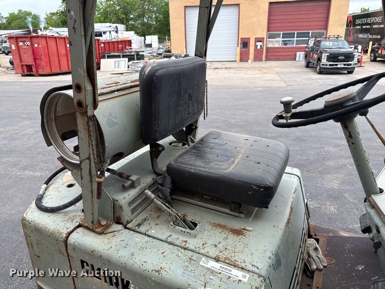 image for item DZ4030 Clark C500-45 forklift