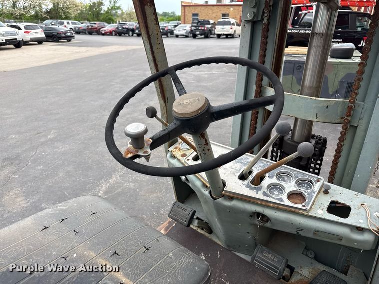 image for item DZ4030 Clark C500-45 forklift