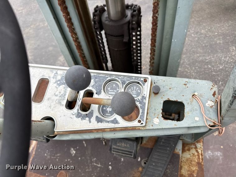 image for item DZ4030 Clark C500-45 forklift