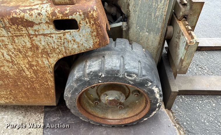 image for item DZ4030 Clark C500-45 forklift