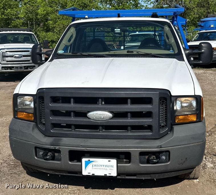 image for item DZ4051 2006 Ford F350 Super Duty flatbed pickup truck