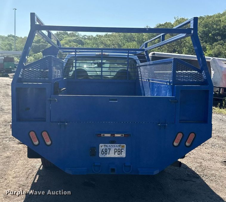 image for item DZ4051 2006 Ford F350 Super Duty flatbed pickup truck