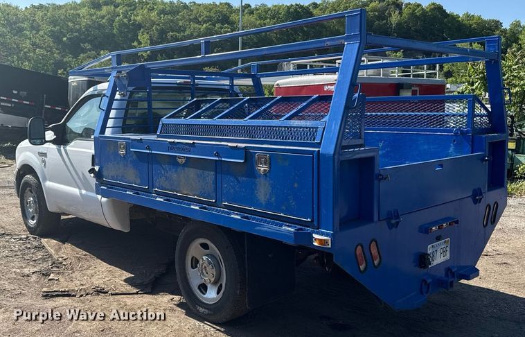 image for item DZ4051 2006 Ford F350 Super Duty flatbed pickup truck