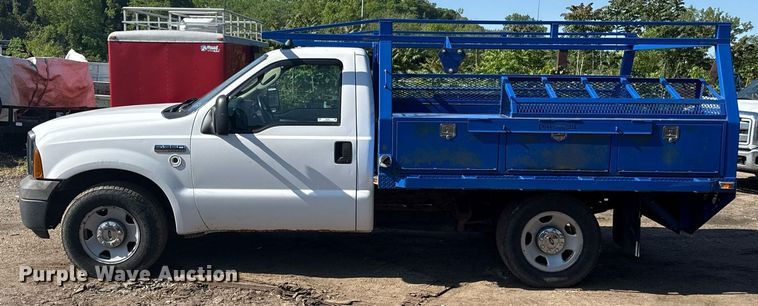 image for item DZ4051 2006 Ford F350 Super Duty flatbed pickup truck