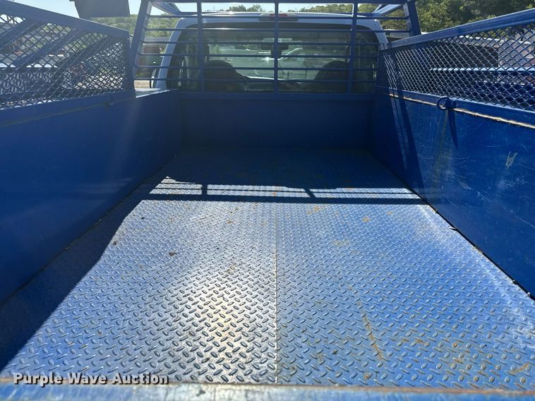 image for item DZ4051 2006 Ford F350 Super Duty flatbed pickup truck