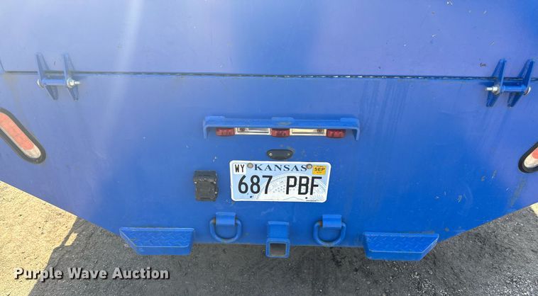 image for item DZ4051 2006 Ford F350 Super Duty flatbed pickup truck