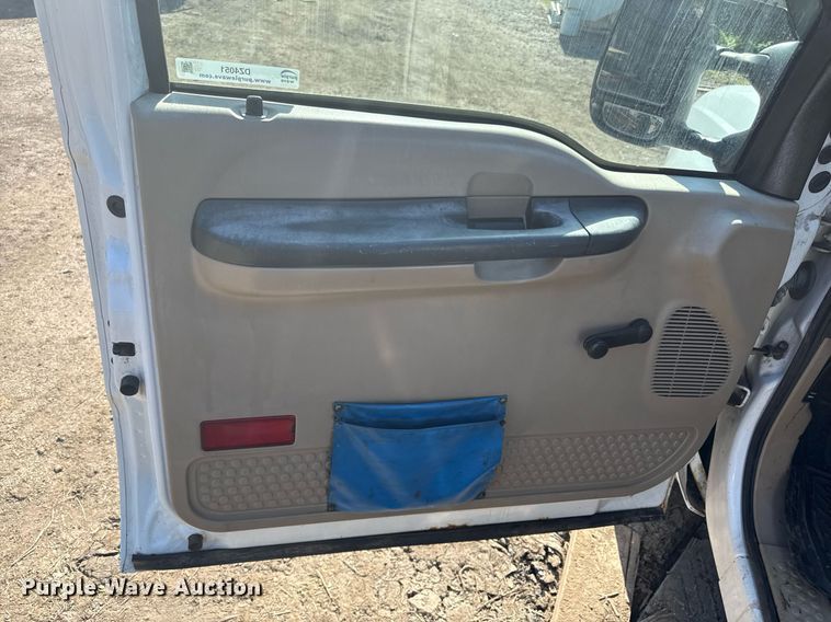 image for item DZ4051 2006 Ford F350 Super Duty flatbed pickup truck