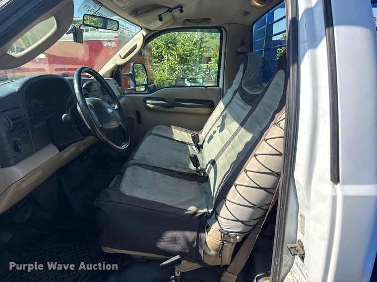 image for item DZ4051 2006 Ford F350 Super Duty flatbed pickup truck