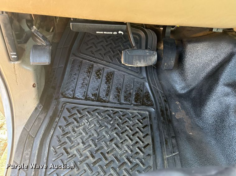 image for item DZ4051 2006 Ford F350 Super Duty flatbed pickup truck