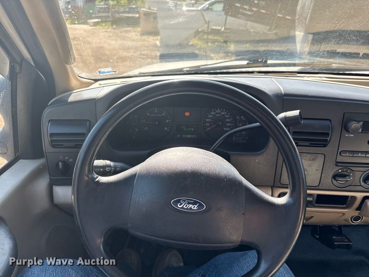 image for item DZ4051 2006 Ford F350 Super Duty flatbed pickup truck