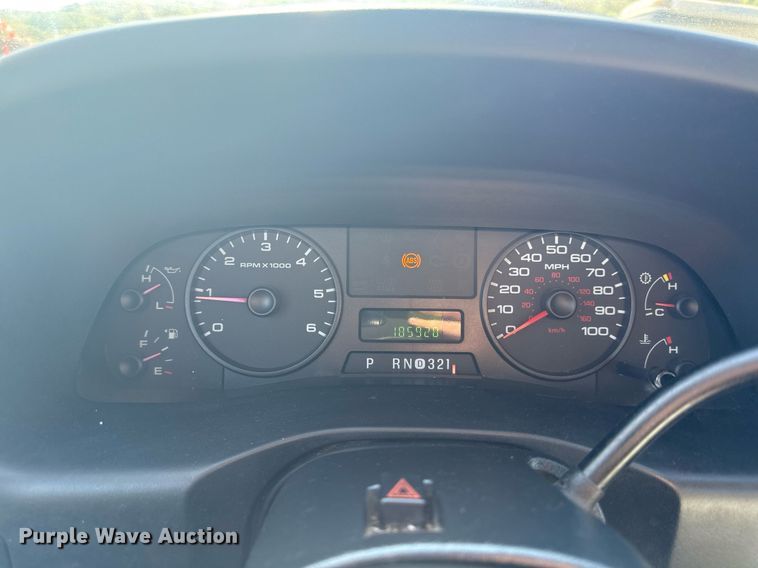 image for item DZ4051 2006 Ford F350 Super Duty flatbed pickup truck