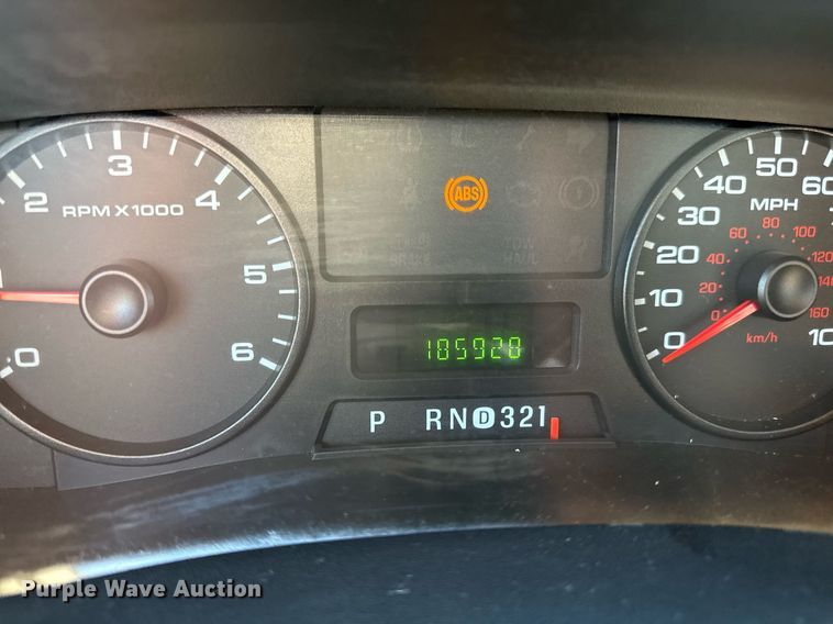 image for item DZ4051 2006 Ford F350 Super Duty flatbed pickup truck