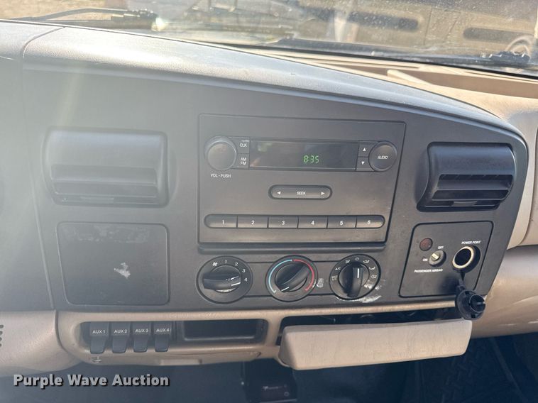 image for item DZ4051 2006 Ford F350 Super Duty flatbed pickup truck