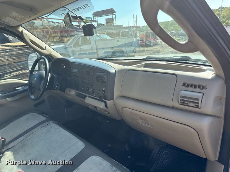 image for item DZ4051 2006 Ford F350 Super Duty flatbed pickup truck