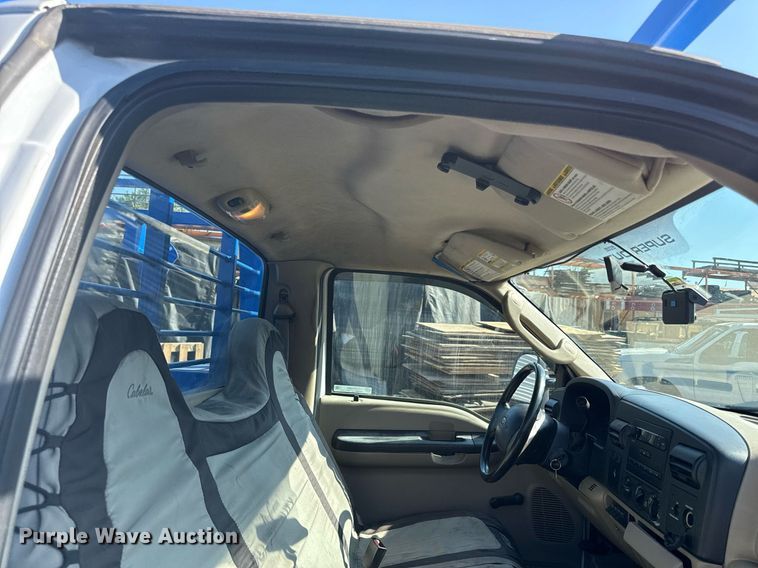 image for item DZ4051 2006 Ford F350 Super Duty flatbed pickup truck