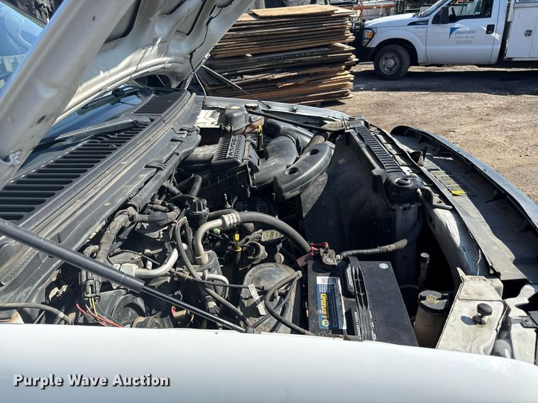 image for item DZ4051 2006 Ford F350 Super Duty flatbed pickup truck