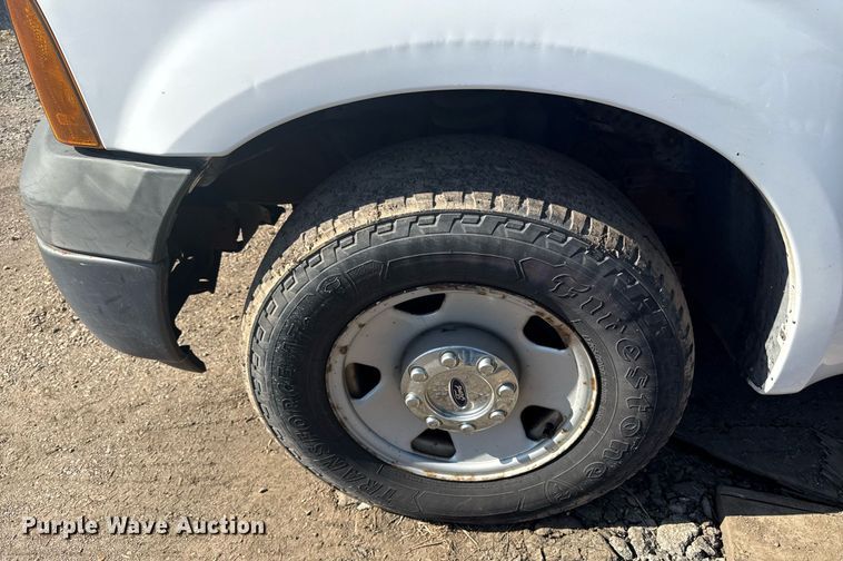 image for item DZ4051 2006 Ford F350 Super Duty flatbed pickup truck