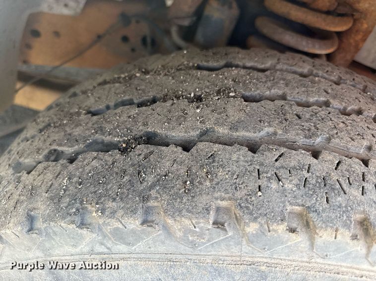 image for item DZ4051 2006 Ford F350 Super Duty flatbed pickup truck