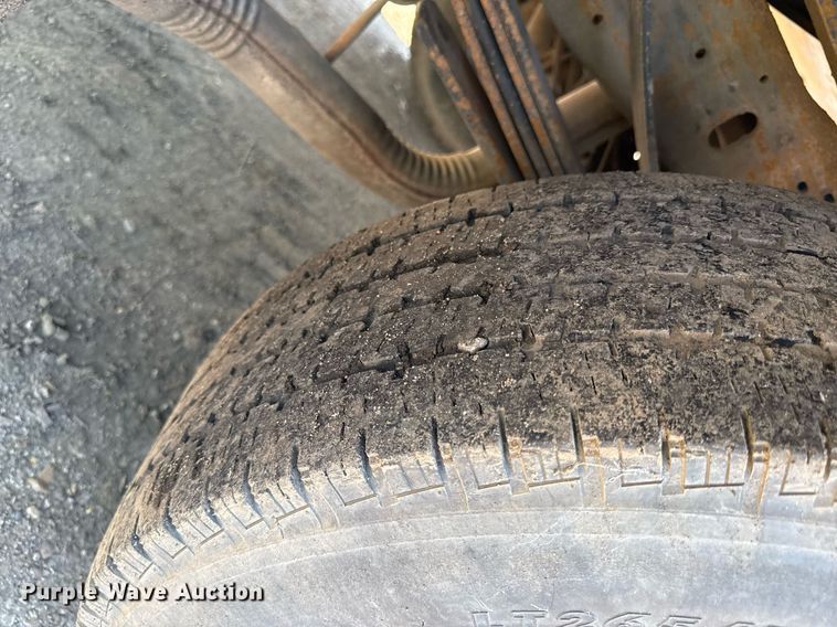 image for item DZ4051 2006 Ford F350 Super Duty flatbed pickup truck