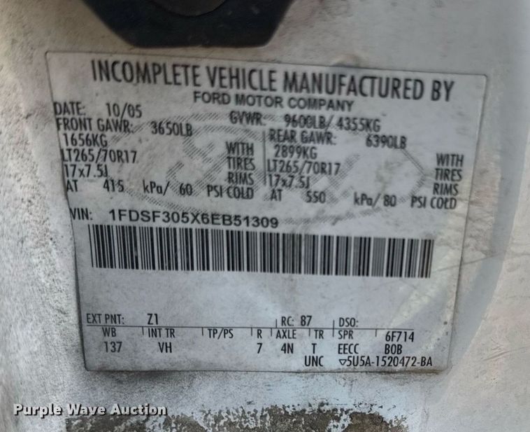 image for item DZ4051 2006 Ford F350 Super Duty flatbed pickup truck